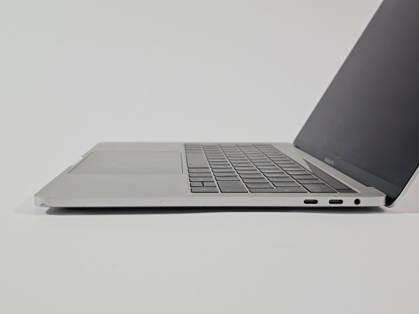 apple macbook pro 2018 intel i5 8gb 256gb zilver zijkant