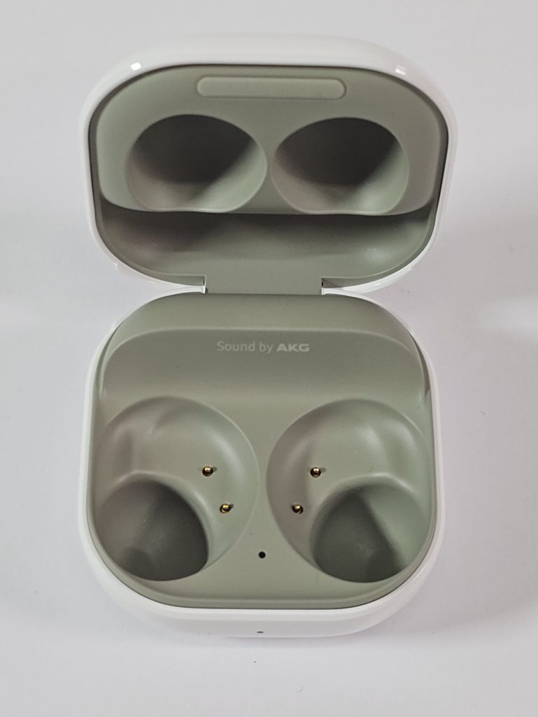 samsung galaxy buds 2 oplaadcase wit/groen bovenkant