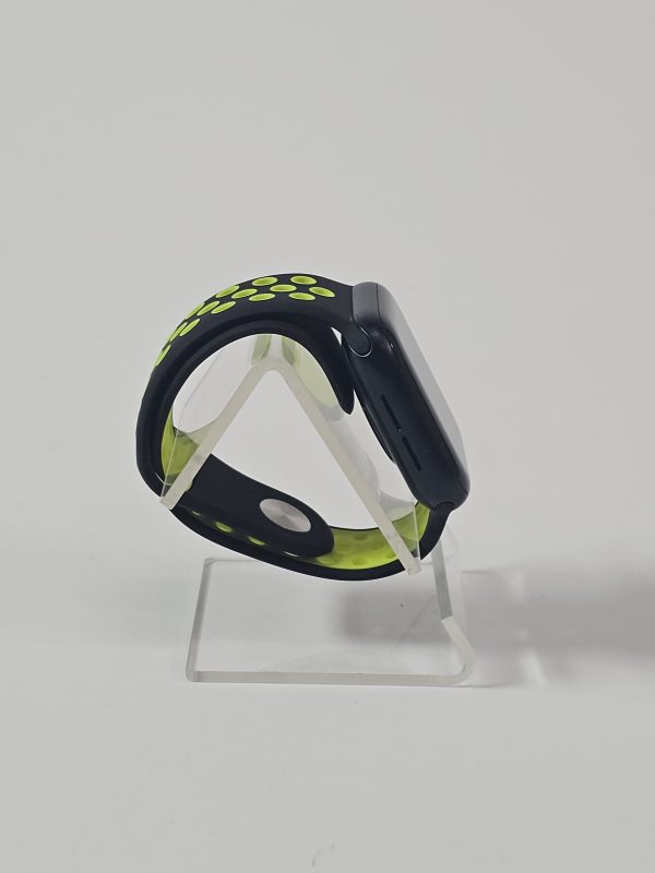 apple watch se (2022) gps 40mm zwart / groen band zijkant