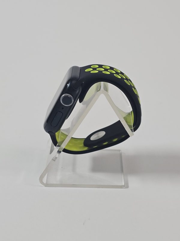 apple watch se (2022) gps 40mm zwart / groen band zijkant
