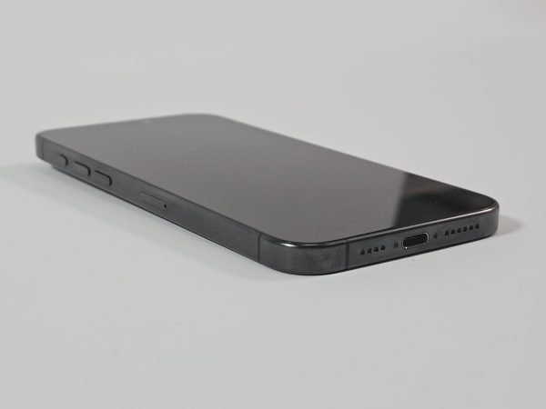 apple iphone 15 pro max 256gb titanium zwart 90% accu zijkant