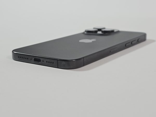 apple iphone 15 pro max 256gb titanium zwart 90% accu zijkant