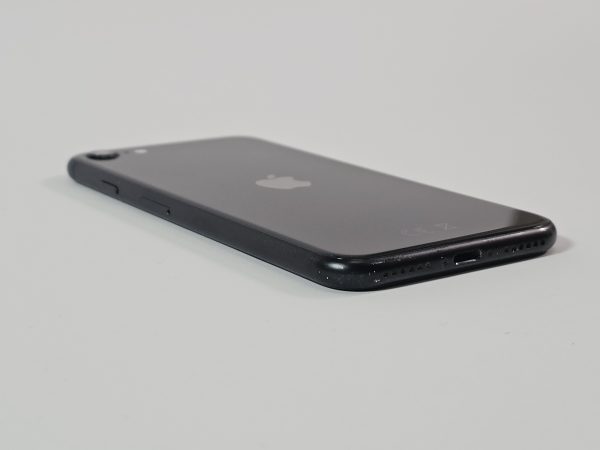 apple iphone se (2020) 64gb zwart 83% accu zijkant