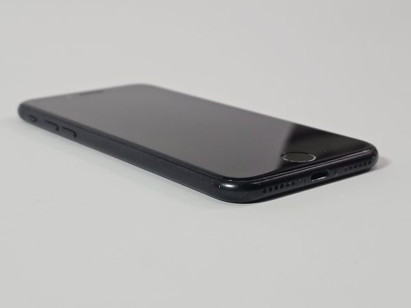 apple iphone se (2020) 64gb zwart 83% accu zijkant