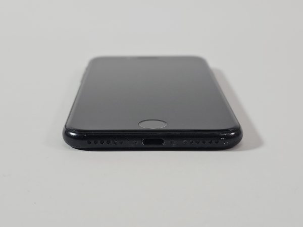 apple iphone se (2020) 64gb zwart 83% accu voorkant