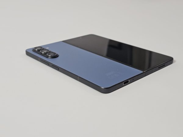 samsung galaxy z fold5 512gb blauw zijkant
