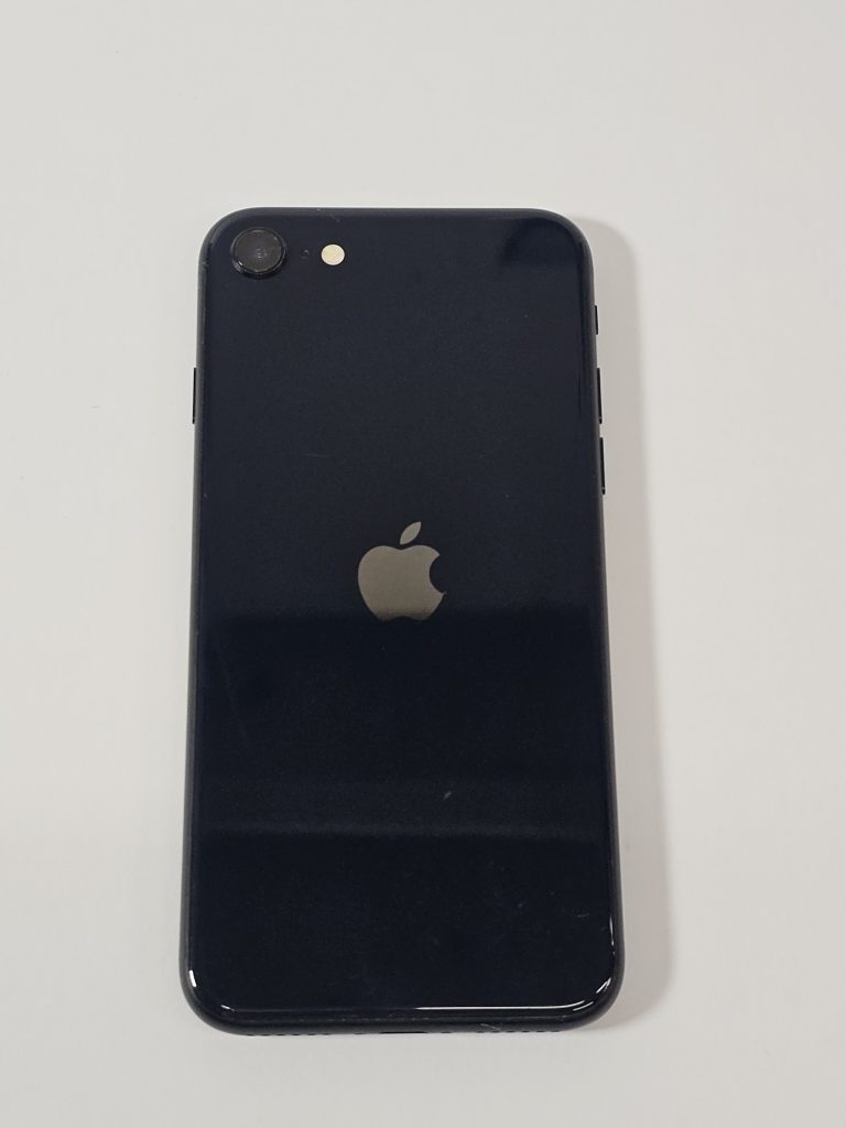 apple iphone se (2022) 64gb zwart 100% accu achterkant