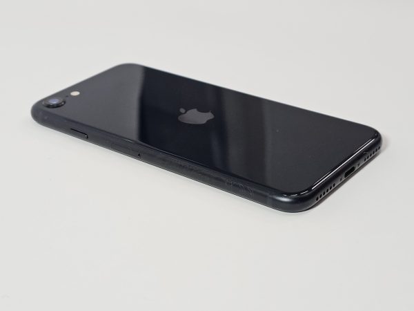 apple iphone se (2022) 64gb zwart 100% accu zij aanzicht
