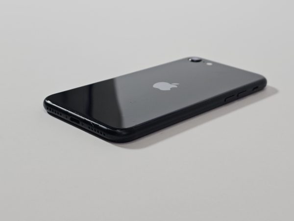 apple iphone se (2022) 64gb zwart 100% accu zij aanzicht