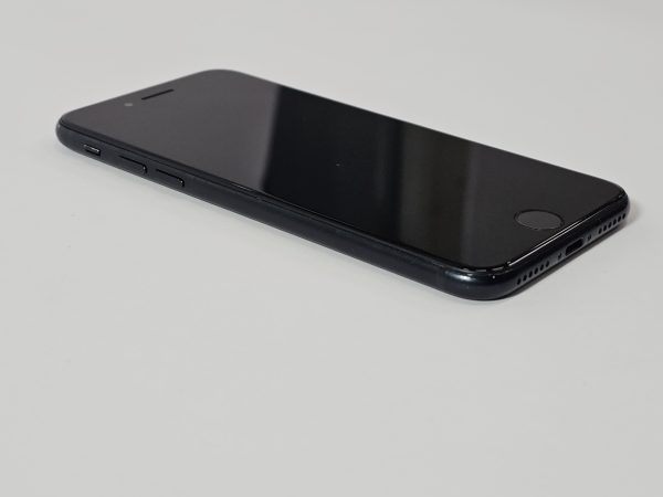 apple iphone se (2022) 64gb zwart 100% accu zij aanzicht