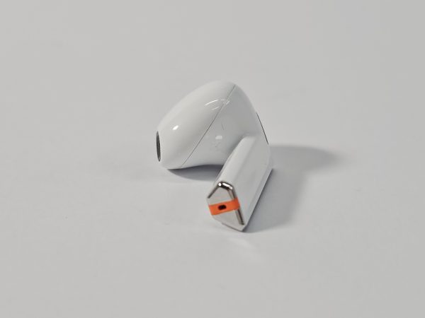 samsung buds 3 wit oortje rechts onderkant