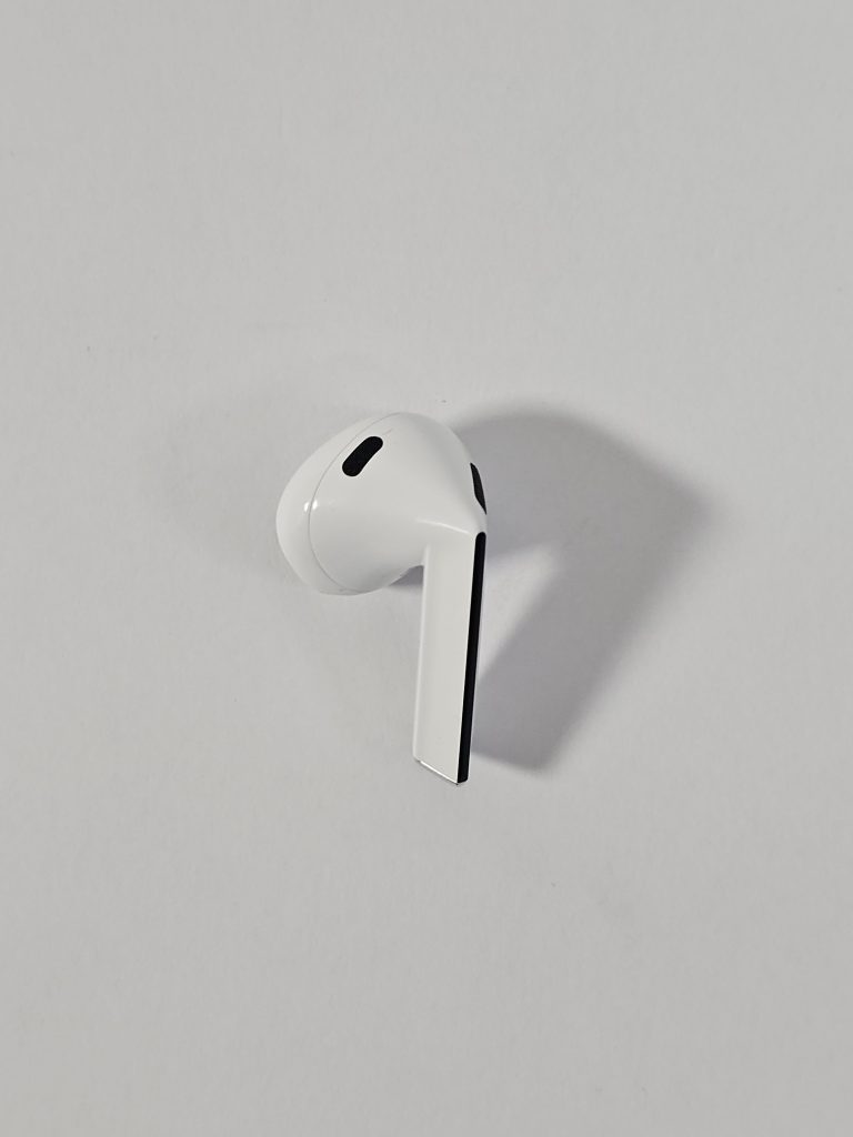 samsung buds 3 wit oortje links voorkant