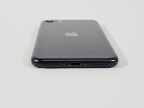 apple iphone se (2022) 64gb zwart 91% accu input achterkant