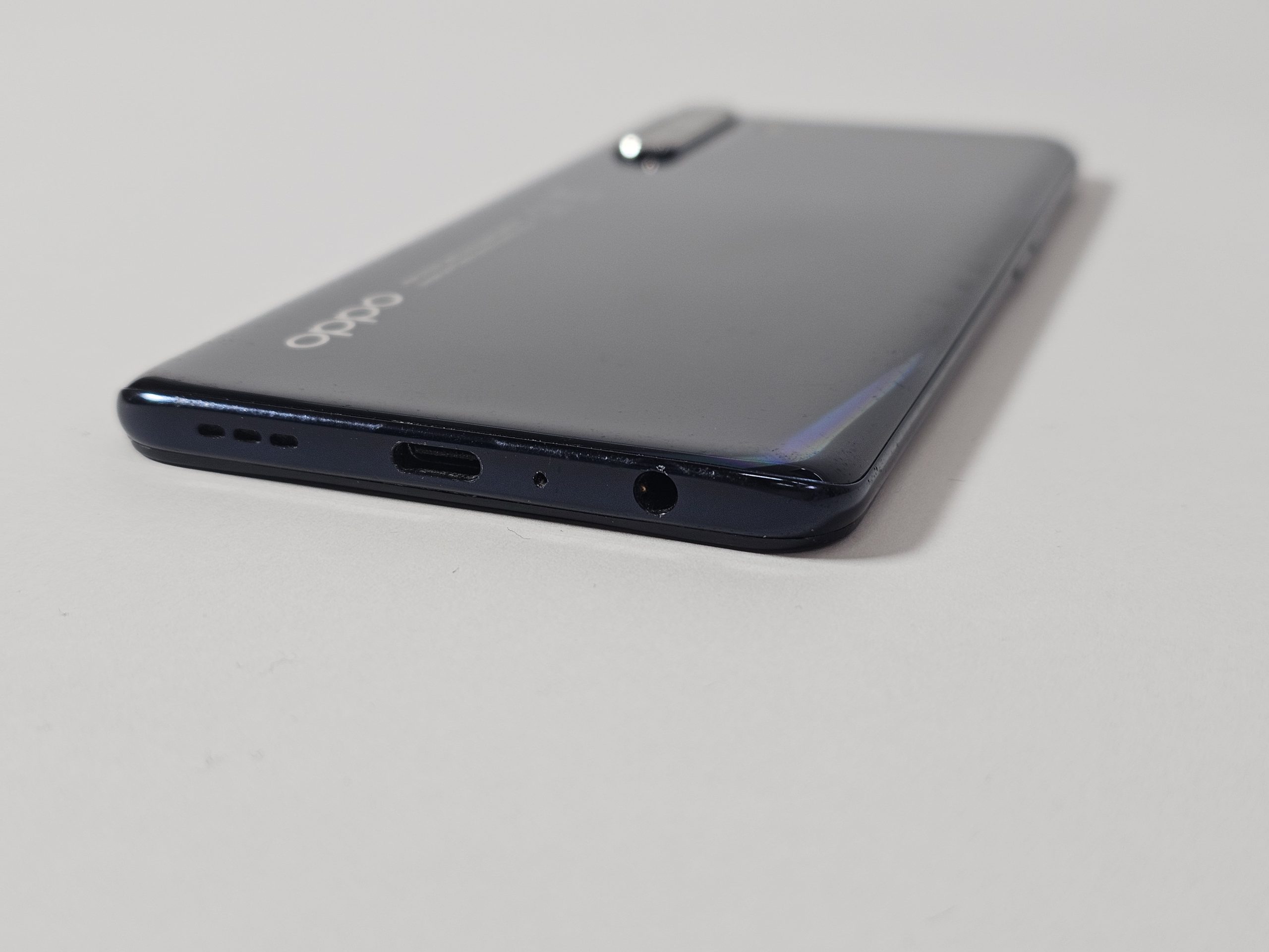 oppo a91 128gb zwart | tweedehands - Zijaanzicht rechts