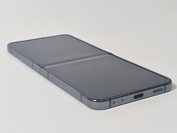 samsung galaxy z flip5 256gb graphite zij-aanzicht
