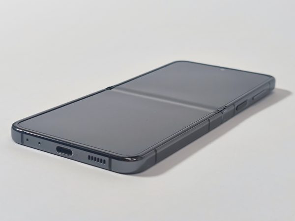 samsung galaxy z flip5 256gb graphite zij-aanzicht