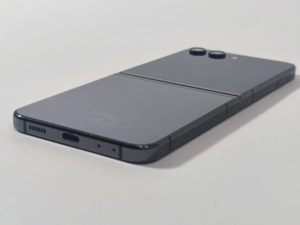 samsung galaxy z flip5 256gb graphite zij-aanzicht