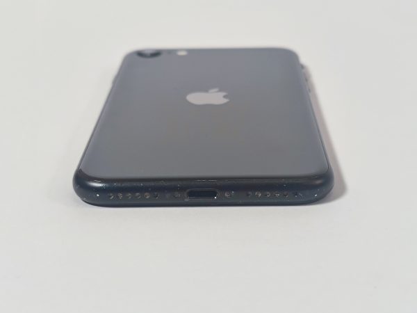 apple iphone se (2020) 128gb zwart 100% accu achterkant