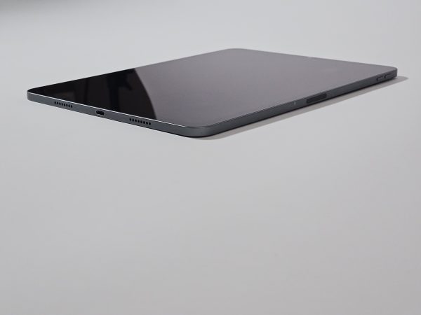 apple ipad pro 11 inch (2021) 128gb grijs zijkant