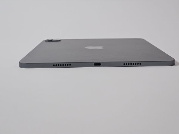 apple ipad pro 11 inch (2021) 128gb grijs achterkant input