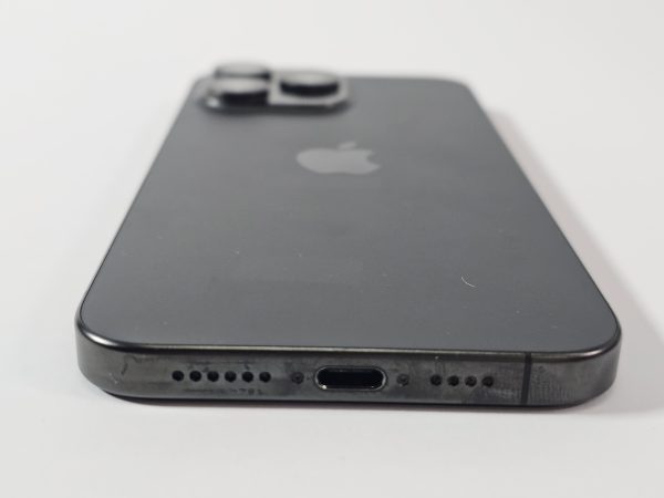 apple iphone 15 pro max 512gb titanium zwart 89% accu achterkant input