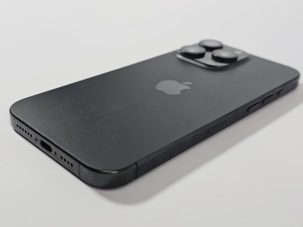 apple iphone 15 pro max 512gb titanium zwart 89% accu zijkant