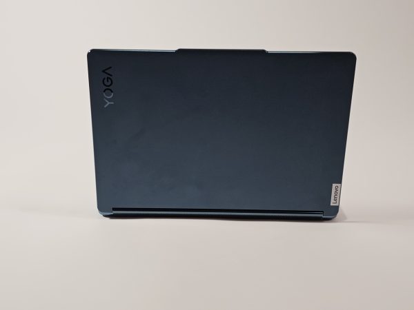 lenovo yoga book 9i zeegroen achterkant