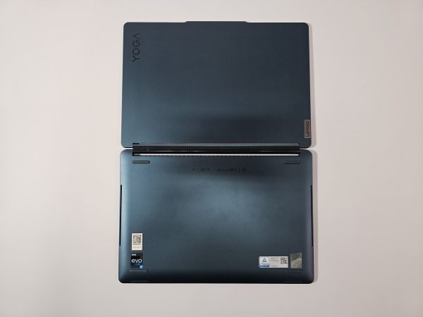 lenovo yoga book 9i zeegroen achterkant