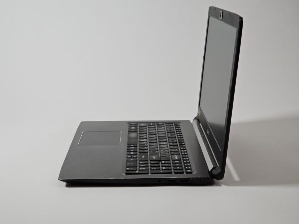 acer aspire 5 a515 51g 55sc zijkant
