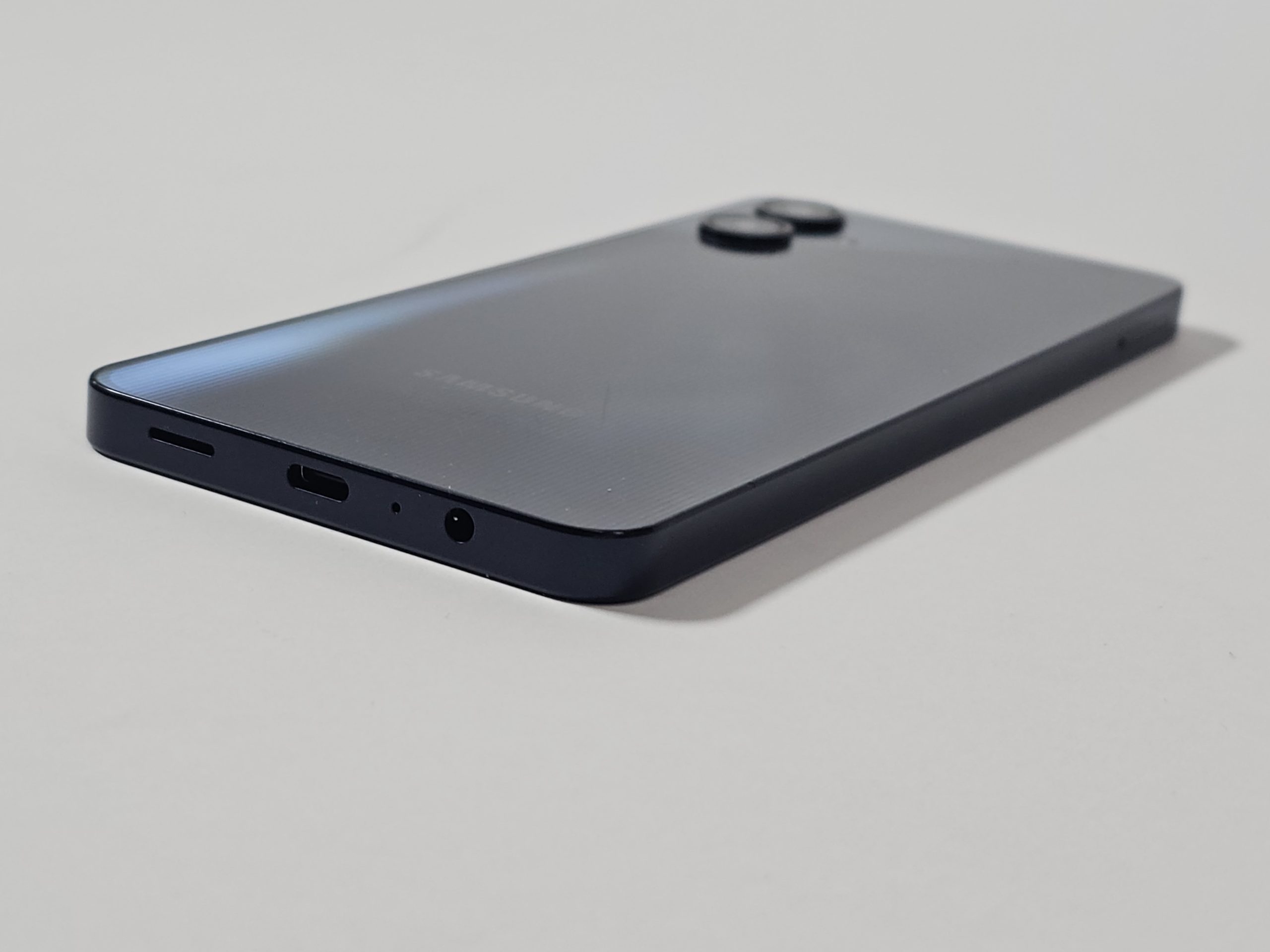 samsung galaxy a06 5g 64gb zwart zijkant