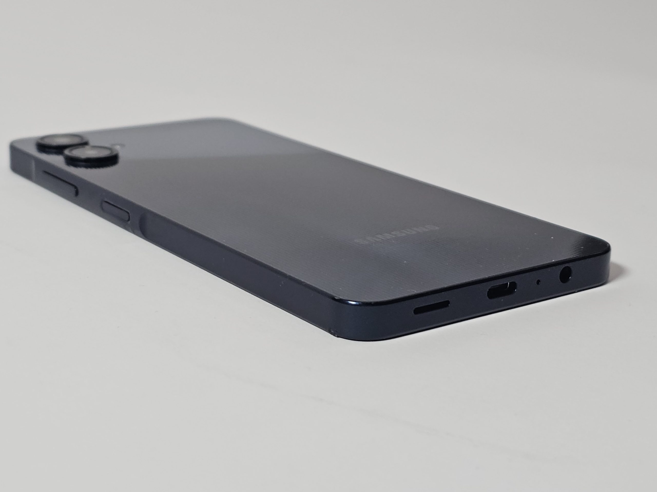 samsung galaxy a06 5g 64gb zwart zijkant