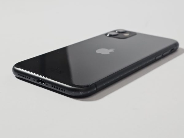 apple iphone 11 64gb zwart 82% accu zijkant
