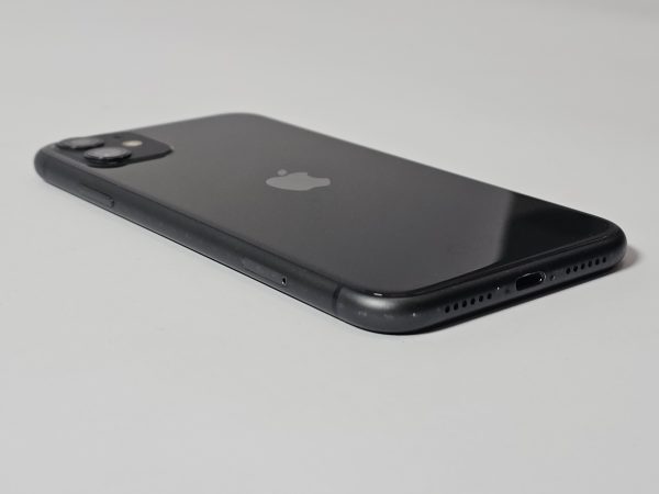 apple iphone 11 64gb zwart 82% accu zijkant