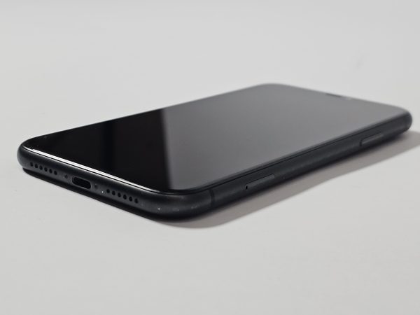 apple iphone 11 64gb zwart 82% accu zijkant