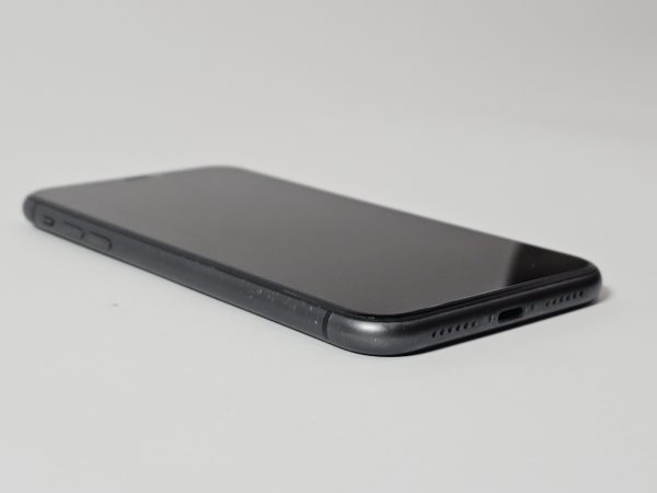 apple iphone 11 64gb zwart 79% accu zijkant
