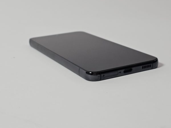 samsung galaxy s22 256gb phantom black 5g schuin