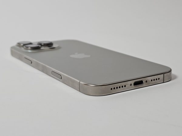 apple iphone 16 pro max 256gb natural 96% accu zijkant