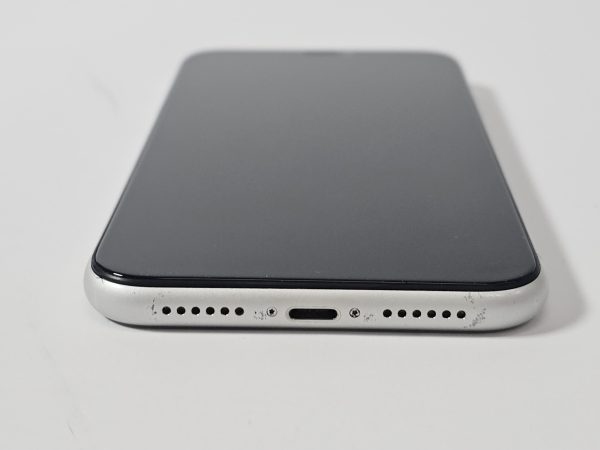 apple iphone xr 64gb wit 83% accu input
