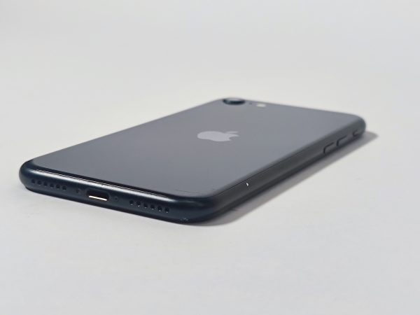 apple iphone se (2022) 128gb zwart 85% accu rechter zijaanzicht achterkant