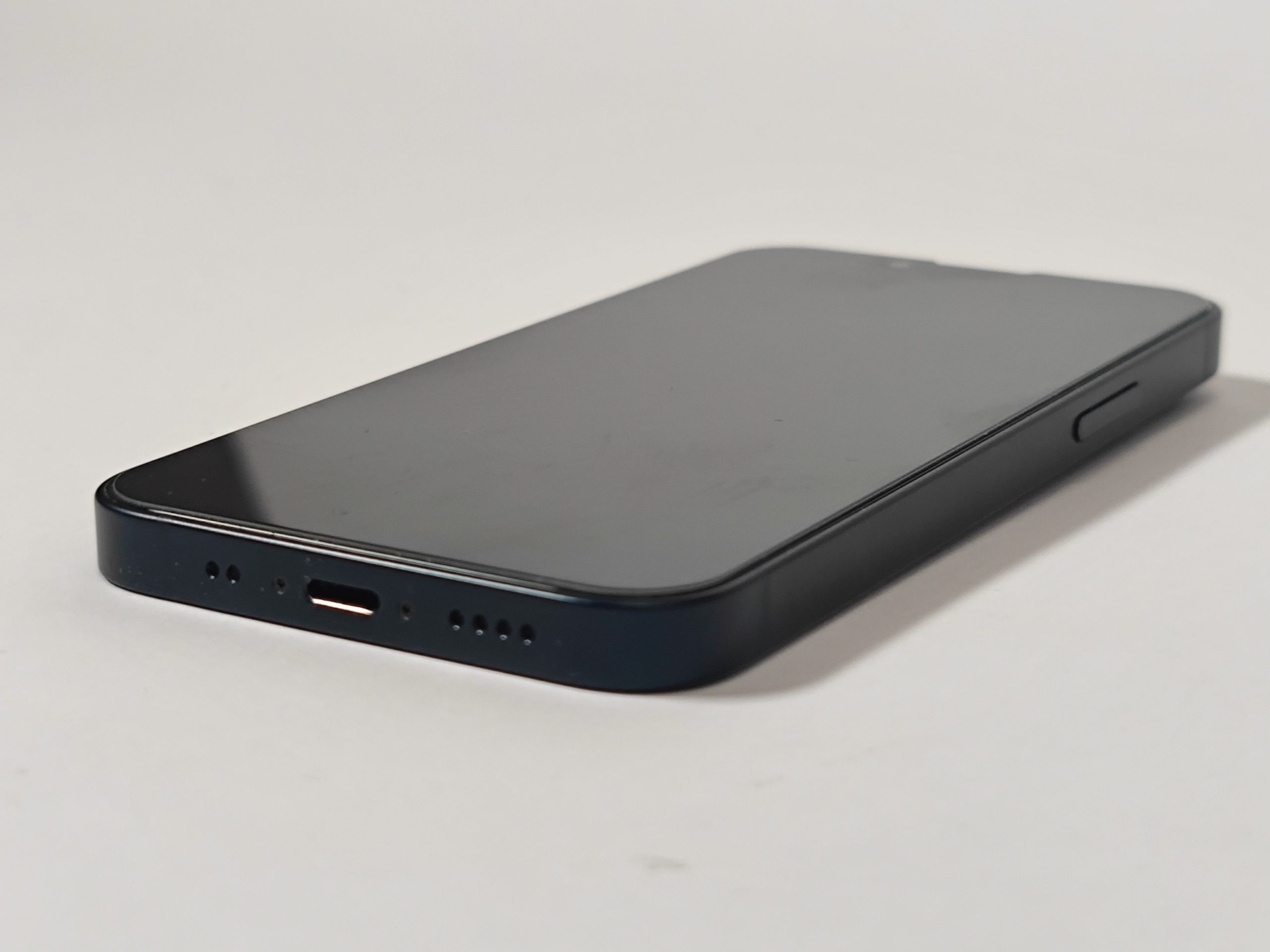 apple iphone 13 mini 128gb zwart 88% accu zij aanzicht rechts