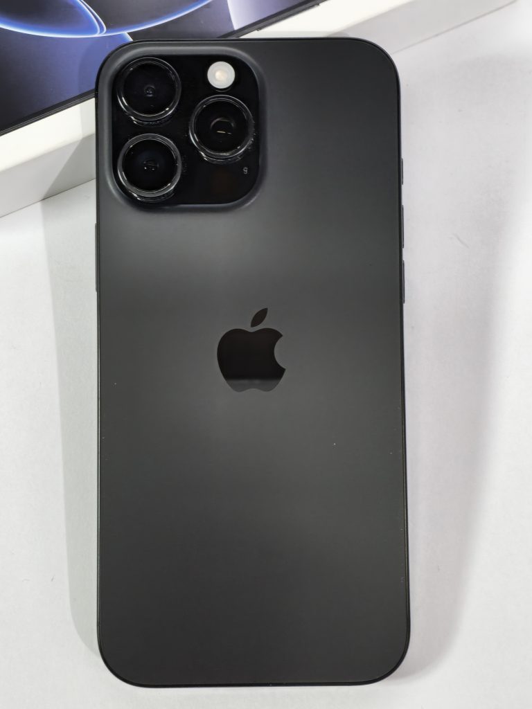 apple iphone 16 pro max 256gb zwart 99% | tweedehands achterkant