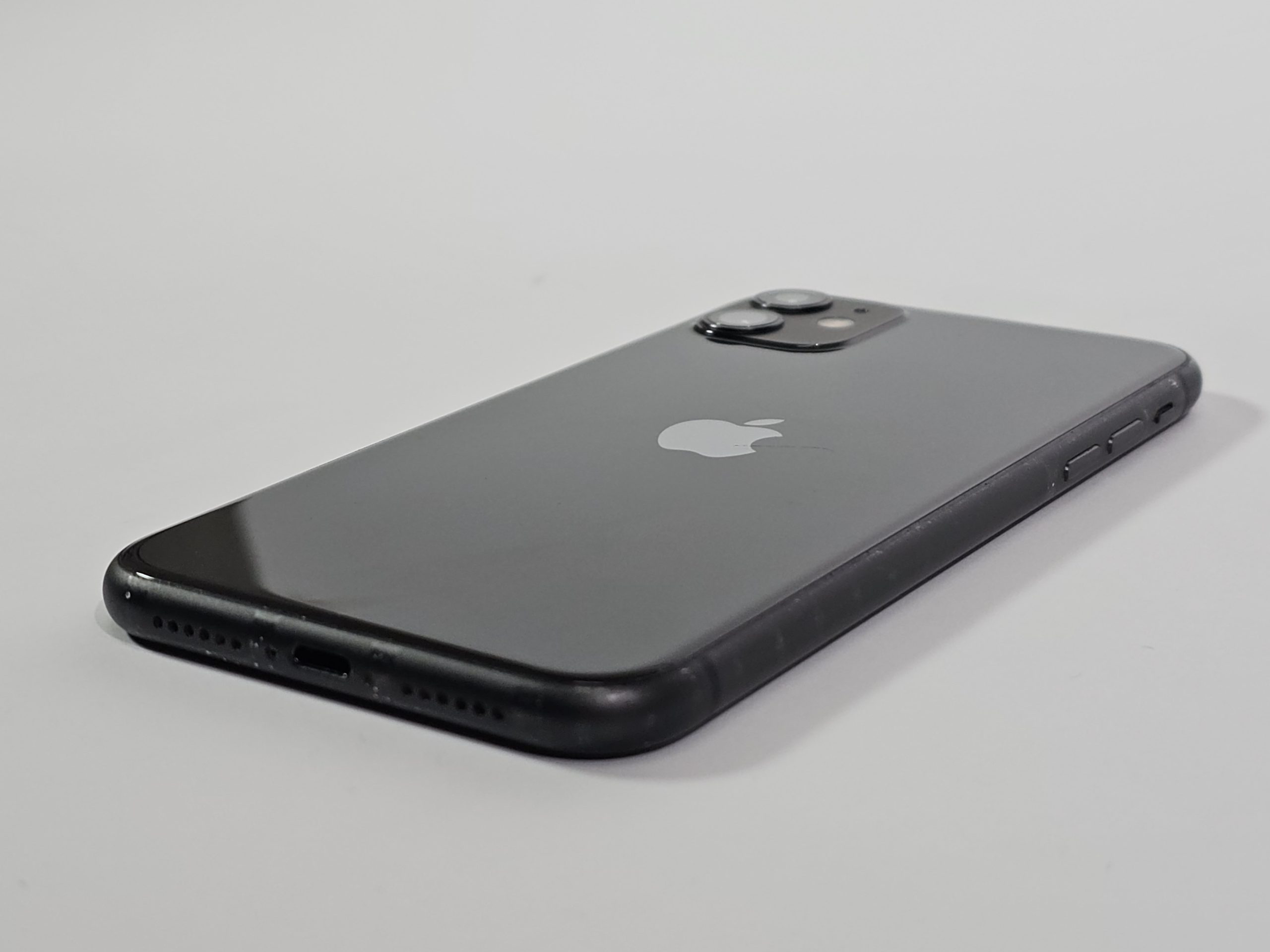 apple iphone 11 64gb zwart 86% | tweedehands zijkant