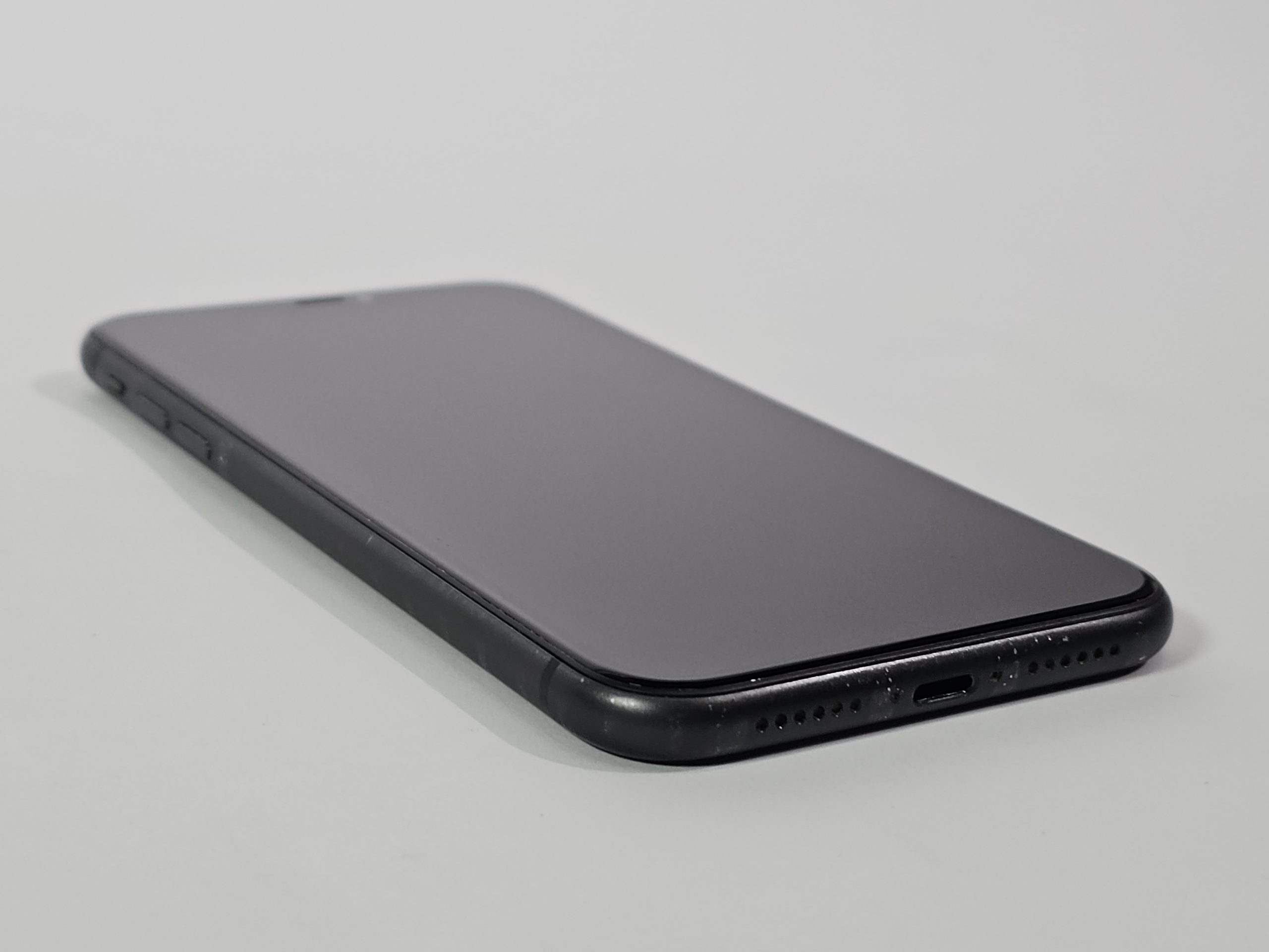 apple iphone 11 64gb zwart 86% | tweedehands zijkant