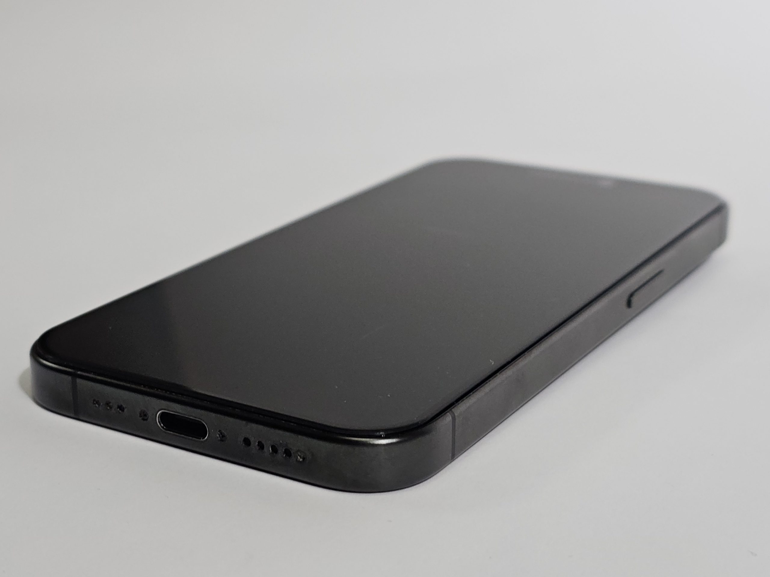 apple iphone 15 pro 512gb zwart | tweedehands | 86% zijkant