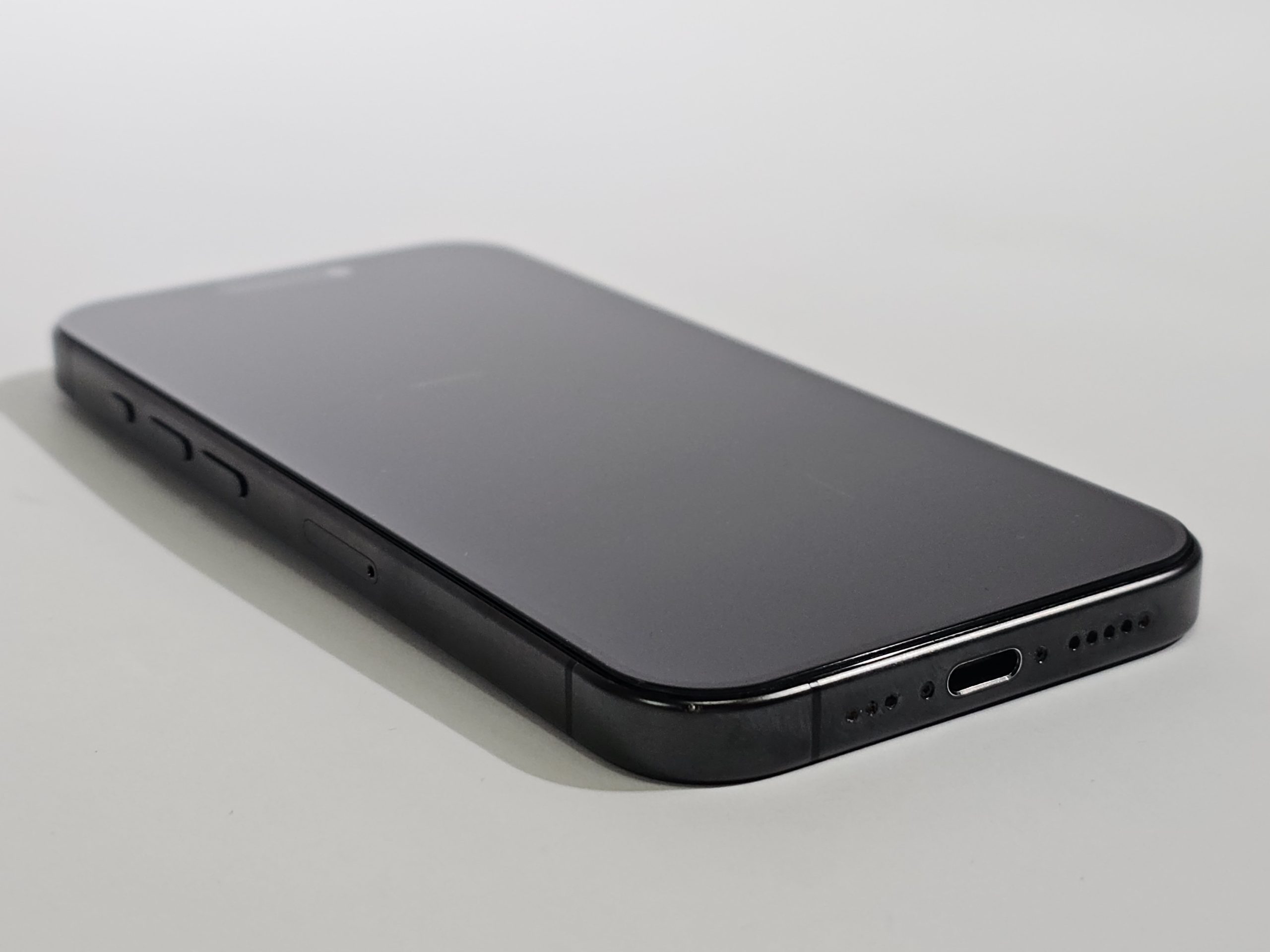 apple iphone 15 pro 512gb zwart | tweedehands | 86% zijkant