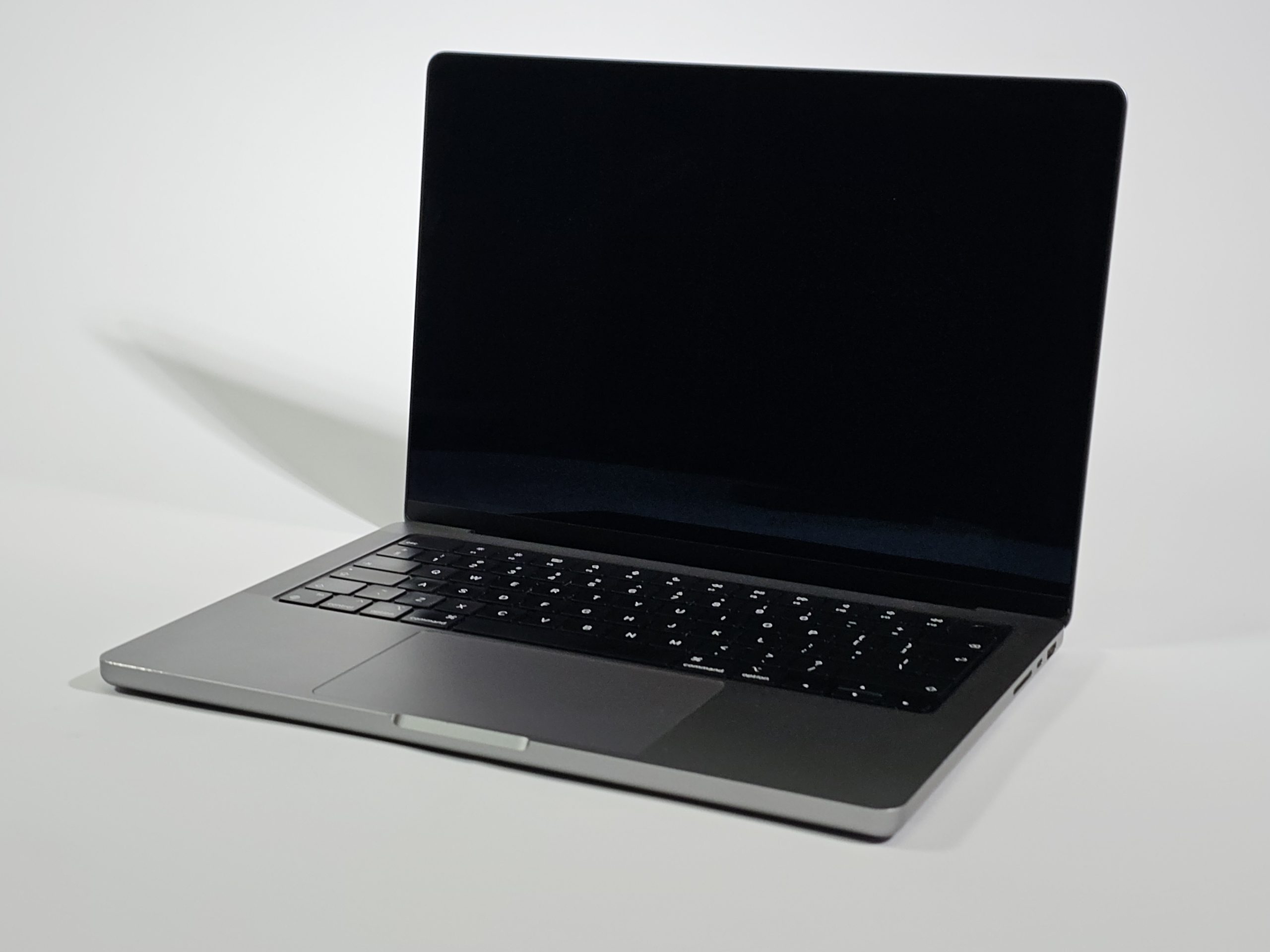 apple macbook pro 2021 m1 pro 14 inch 91% | 2dehands schuin voorkant