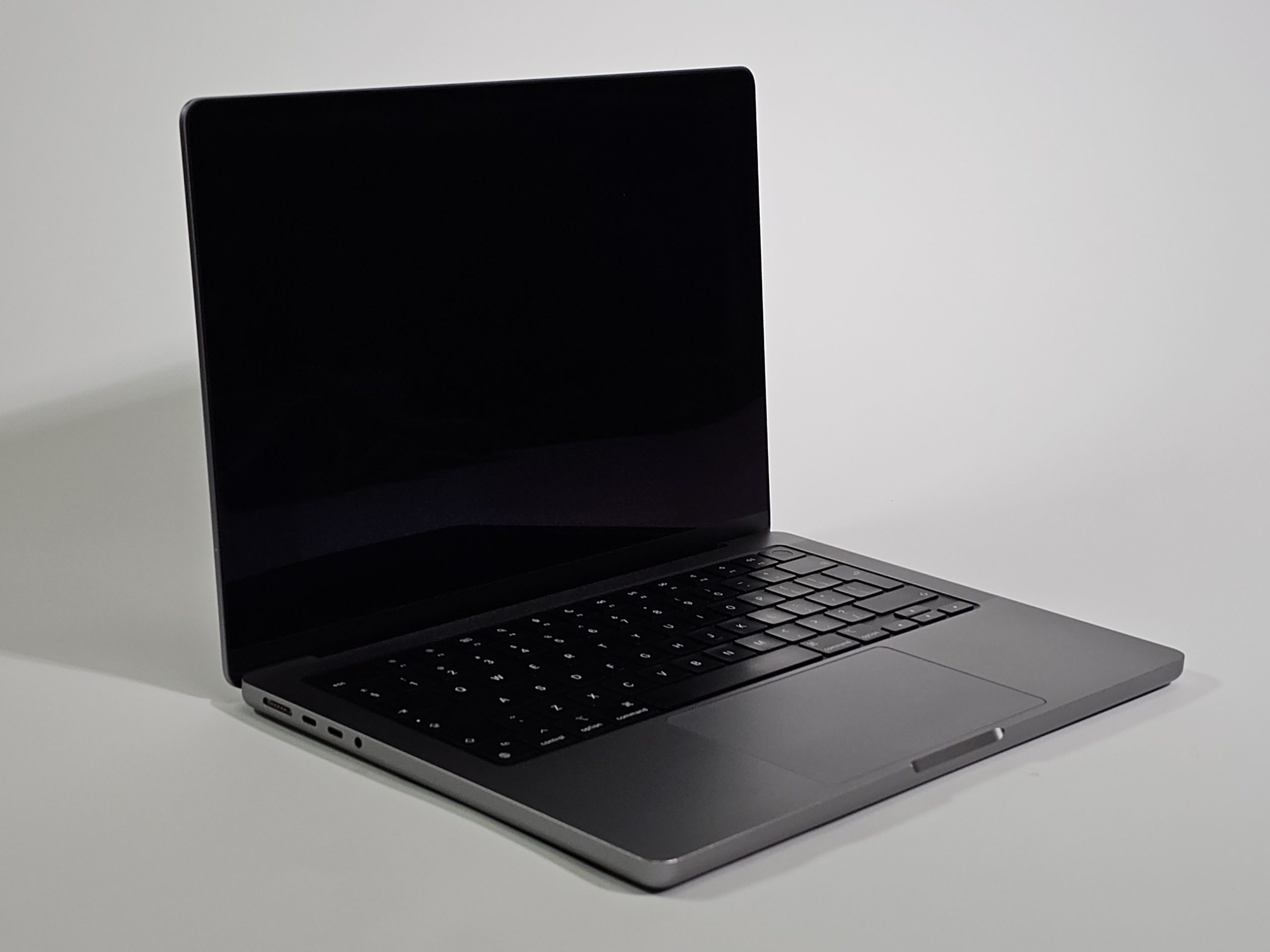 apple macbook pro 2021 m1 pro 14 inch 91% | 2dehands schuin voorkant