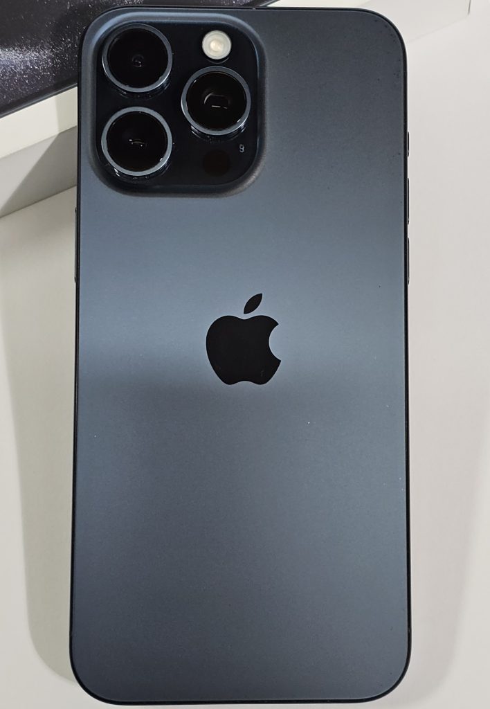 apple iphone 15 pro max 256gb blauw 83% | tweedehands achterkant