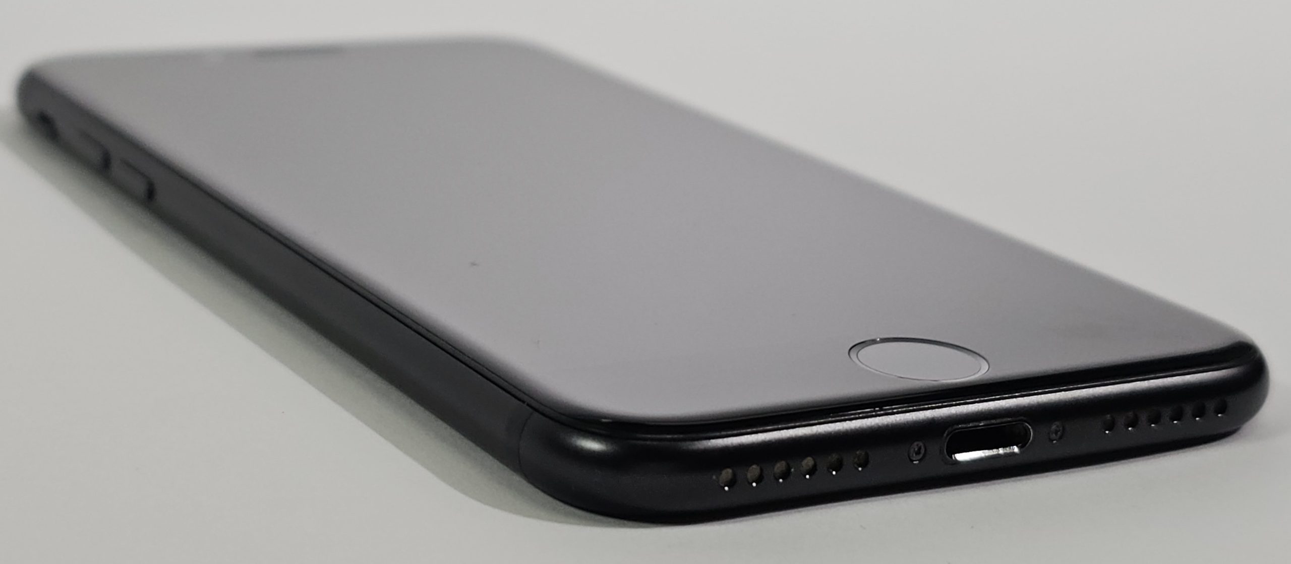 apple iphone 7 32gb zwart 83% | tweedehands zijkant