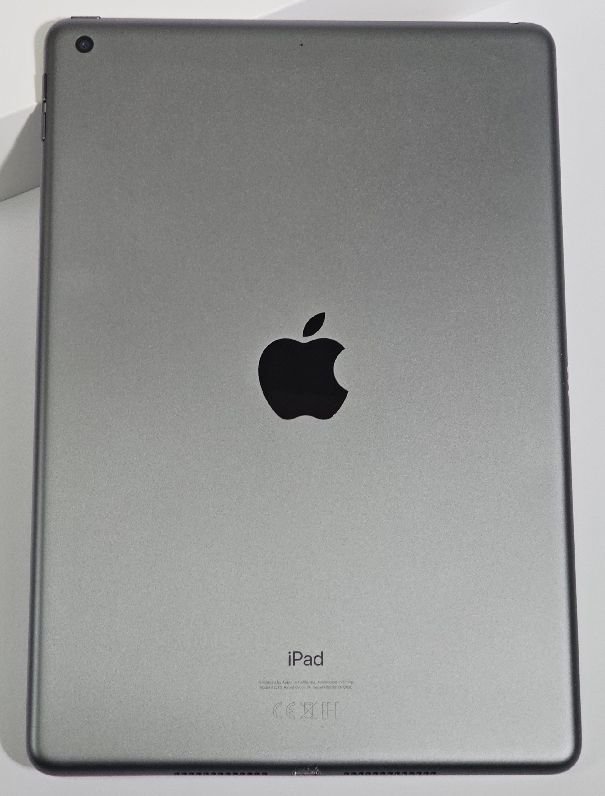 apple ipad 8 (2020) wifi 10.2" 32gb grijs | 2dehands achterkant